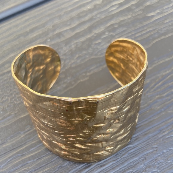 Jewelry - Cuff bracelet goldtone hammered metal new